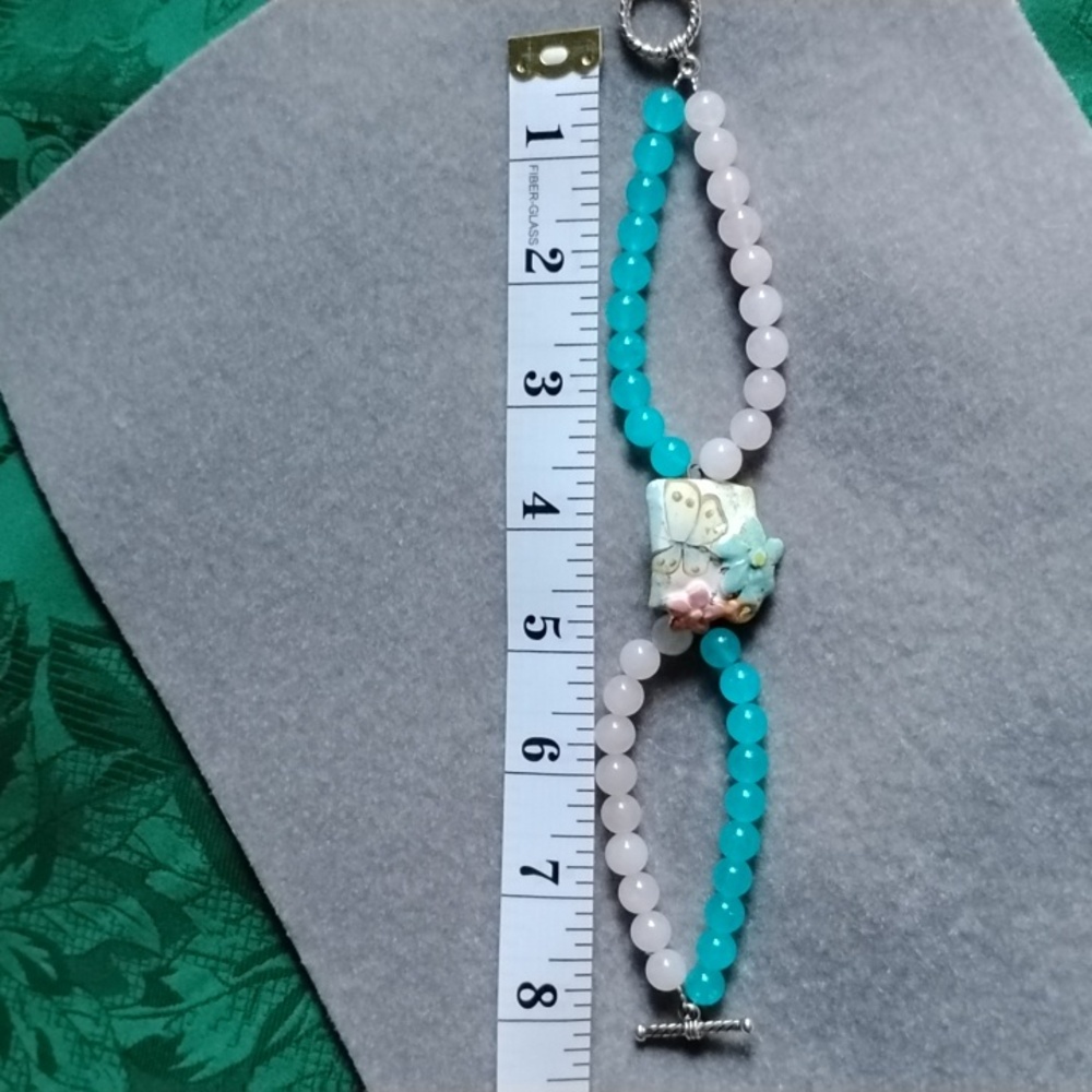 🩷Hand Crafted Butterfly/Floral Charm Beaded Bracelet🩷 - Picture 5 of 6